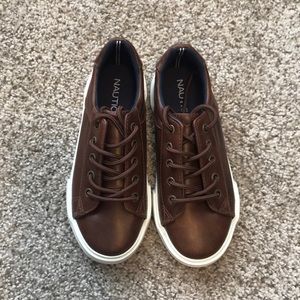 Boys Nautica brown sneakers